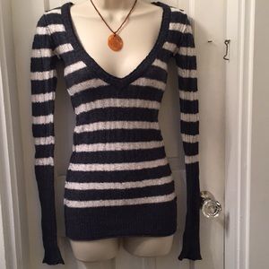 Classic v neck sweater
